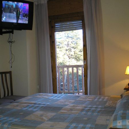 Apartamentos Turisticos Sol Y Nieve Jaca Exterior photo